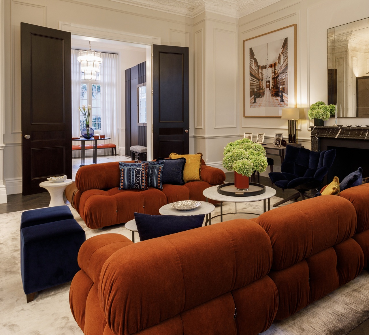 Drawing room of Grade II listed house in Ennismore Gardens, Knightsbridge, London with Mario Bellini Camaleonda sofas and Candida Höfer Biblioteca Teresiana Mantova I, 2010
